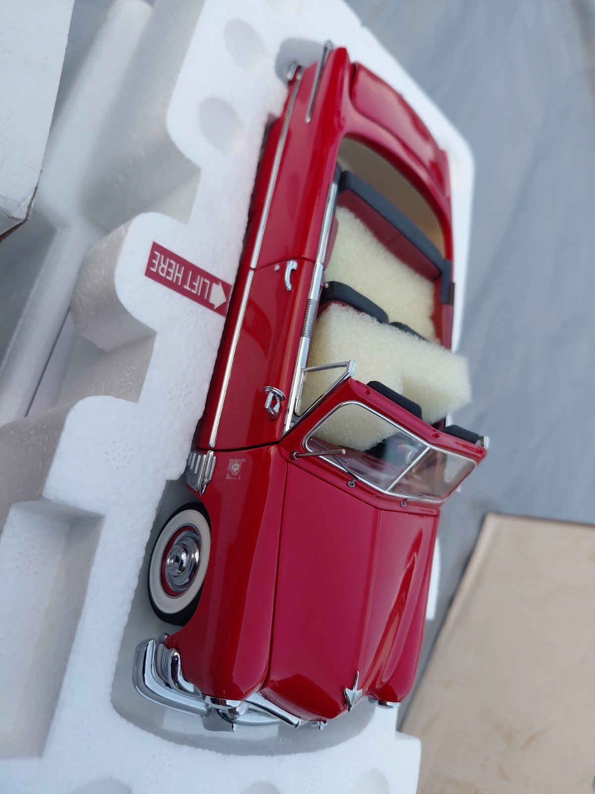 DANBURY MINT 1:24 1951 FORD CONVERTIBLE CORAL FLAME RED #184/5000 LE NiB Nopaprs