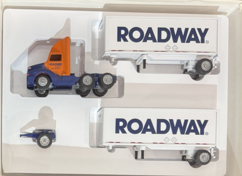 Roadway Express Doubles 2001 Winross Truck