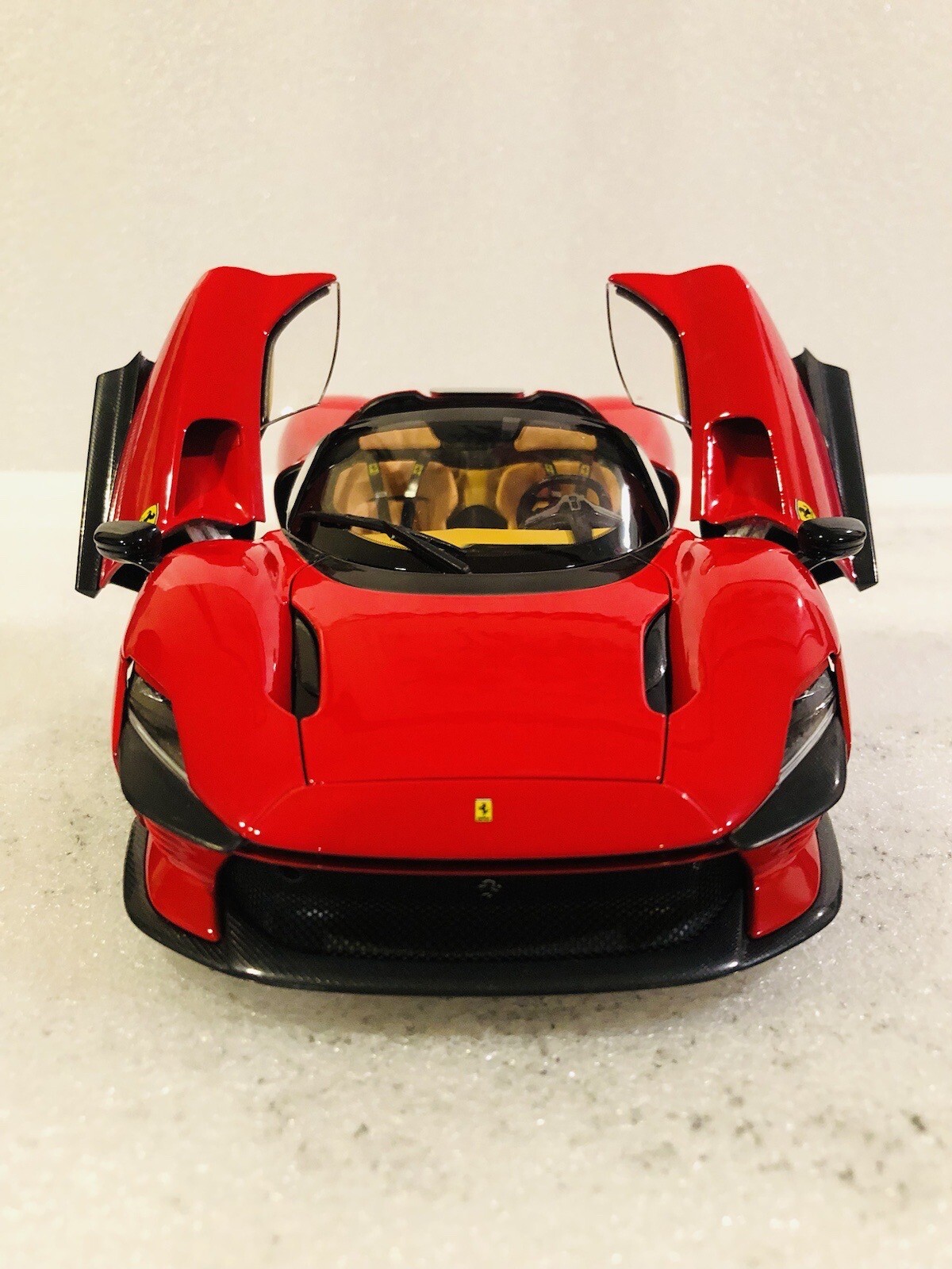 1/18 Bburago Ferrari Daytona SP3 Rosso Corsa Spider Closed Version Signature