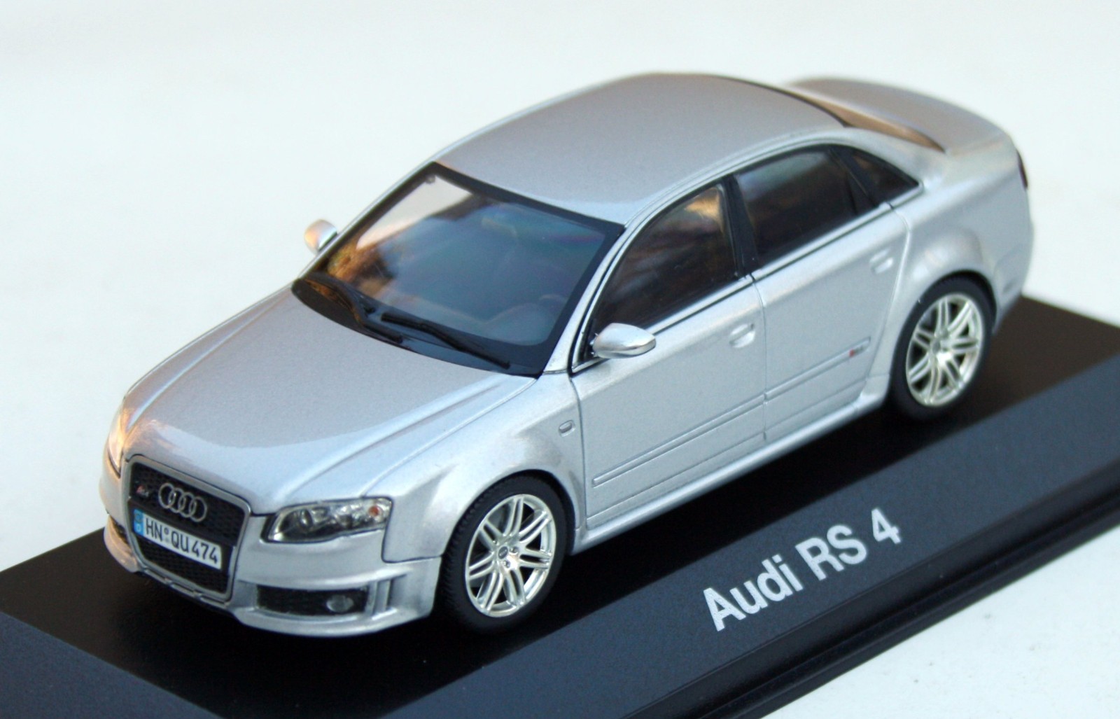 Audi RS4 Sedan B7 Year 2005-2009, Silver Metallic, Minichamps Model M. 1:43