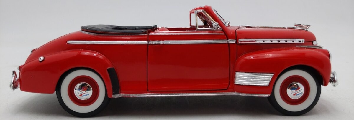 Welly Diecast 2411 1:24 Diecast Red & Black 1941 GM Chevrolet Special Deluxe EX