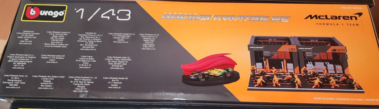McLAREN RACING TEAM – Burago 1:43 Formula One Racing Deluxe Paddock New