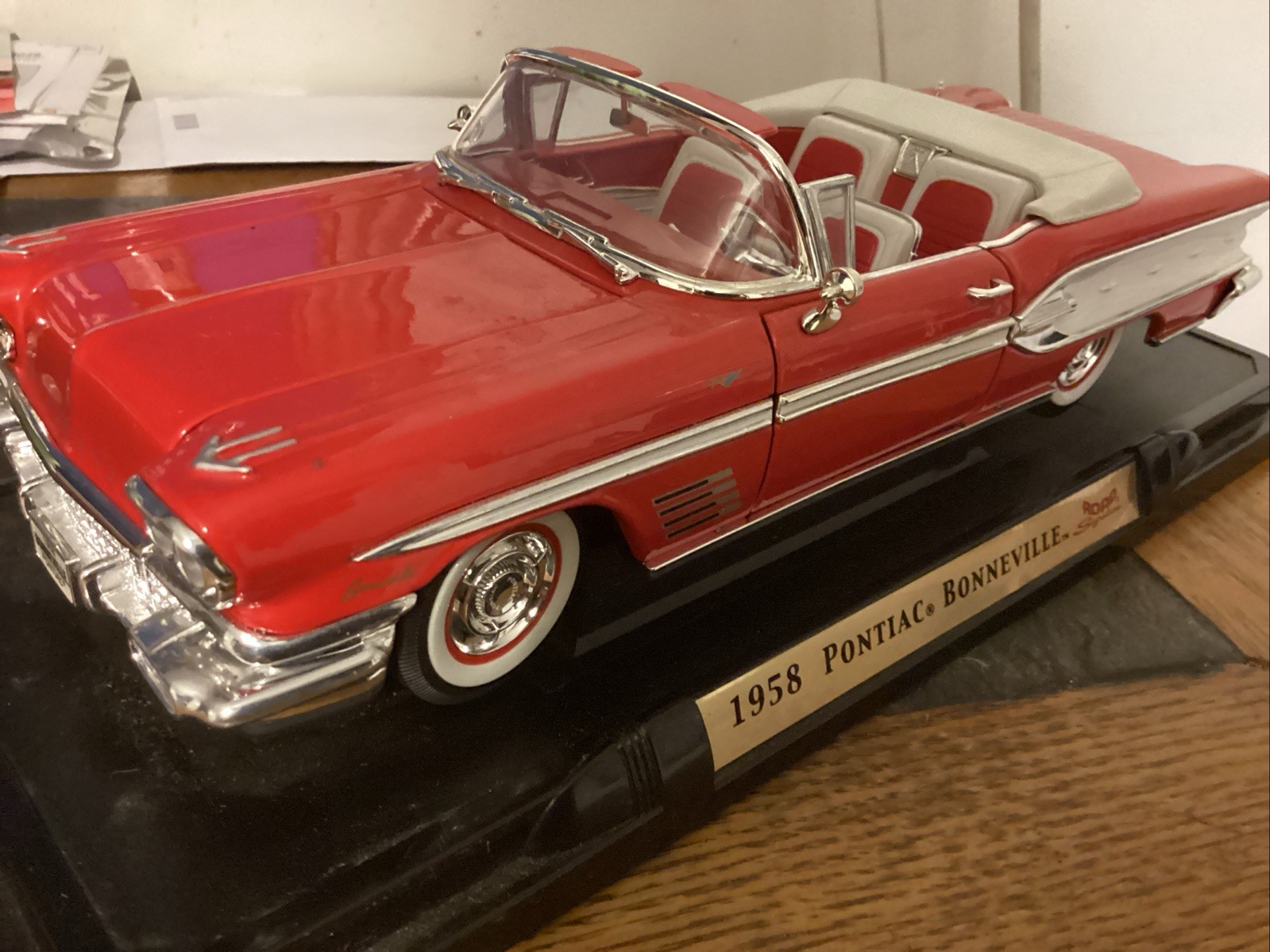 Road Signature 1958 Pontiac Bonneville Convertible 1:18 Diecast Red No Box