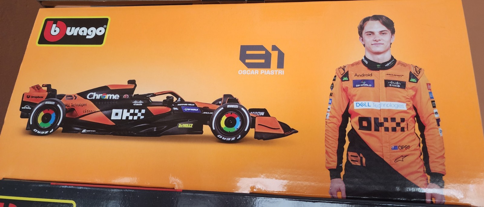 McLAREN RACING TEAM – Burago 1:43 Formula One Racing Deluxe Paddock New