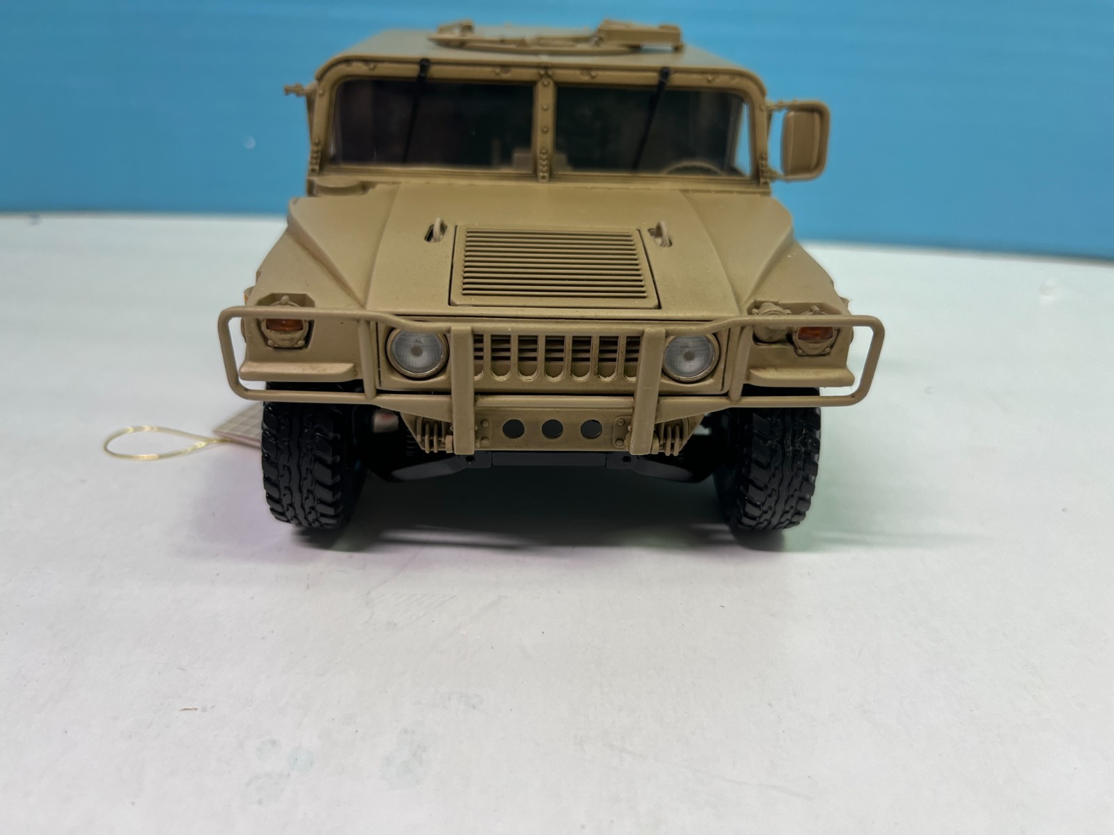 1/24 MILITARY AM GENERAL HUMVEE DESERT CAMO BEIGE BOXES & PAPERWORK READ CO