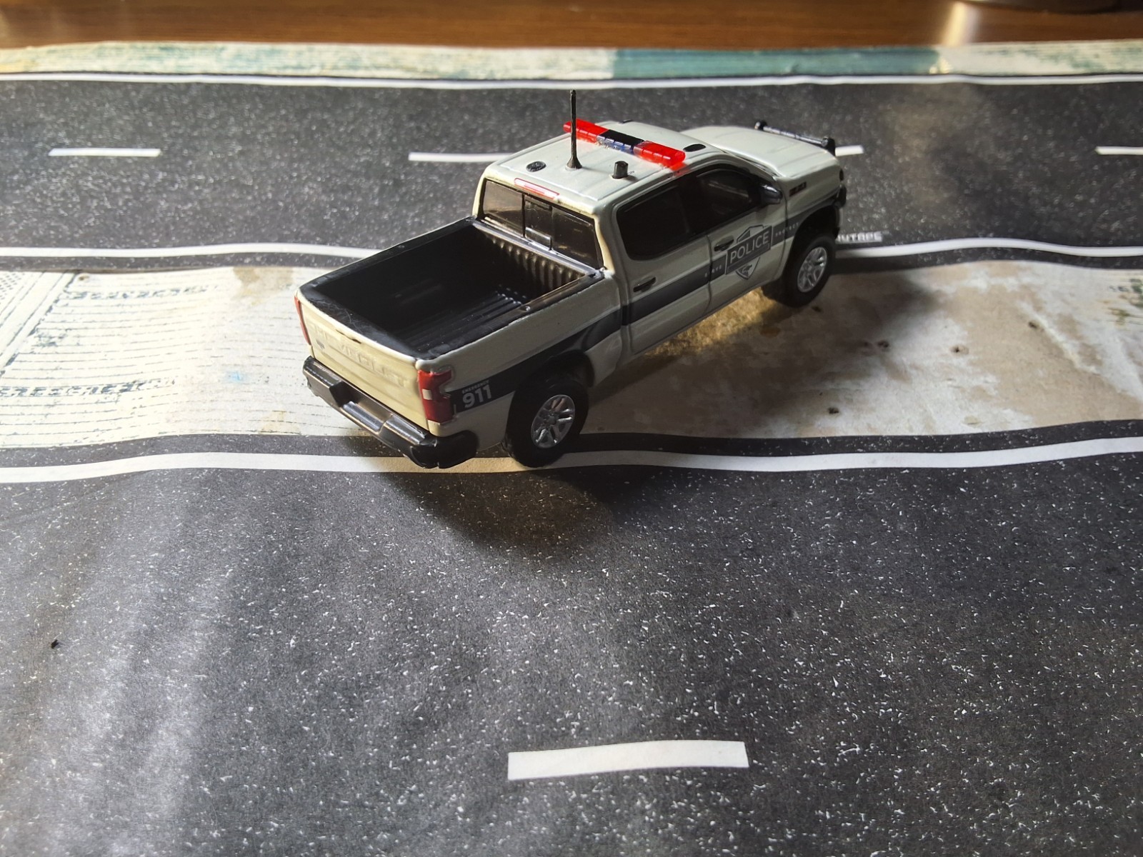 Greenlight Police Custom 1/64 Chevy Silverado SSV with Police Officer Driving