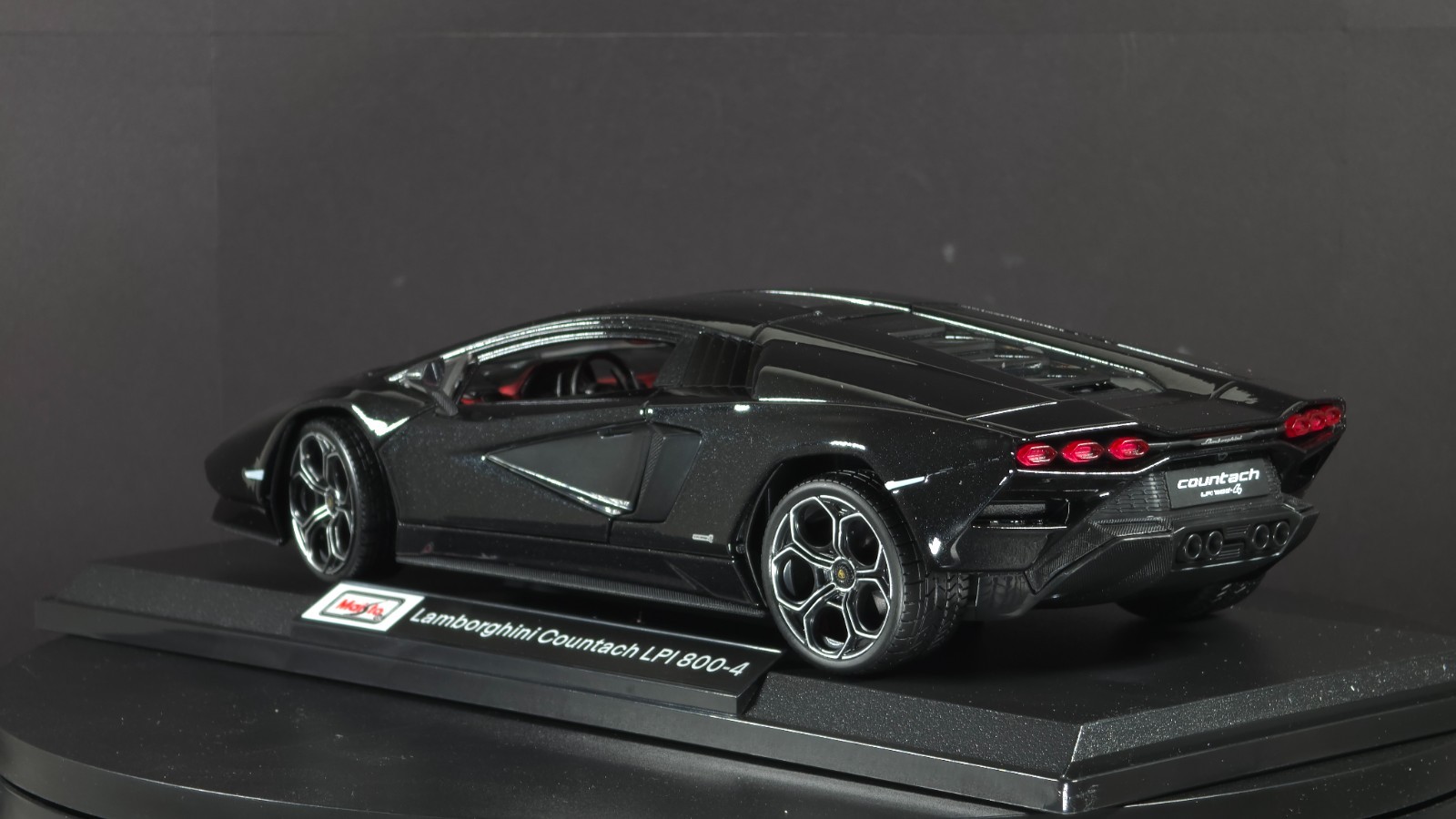 Lamborghini Countach LPI 800-4 1:18 Maisto Exclusive Style Special Edition Black