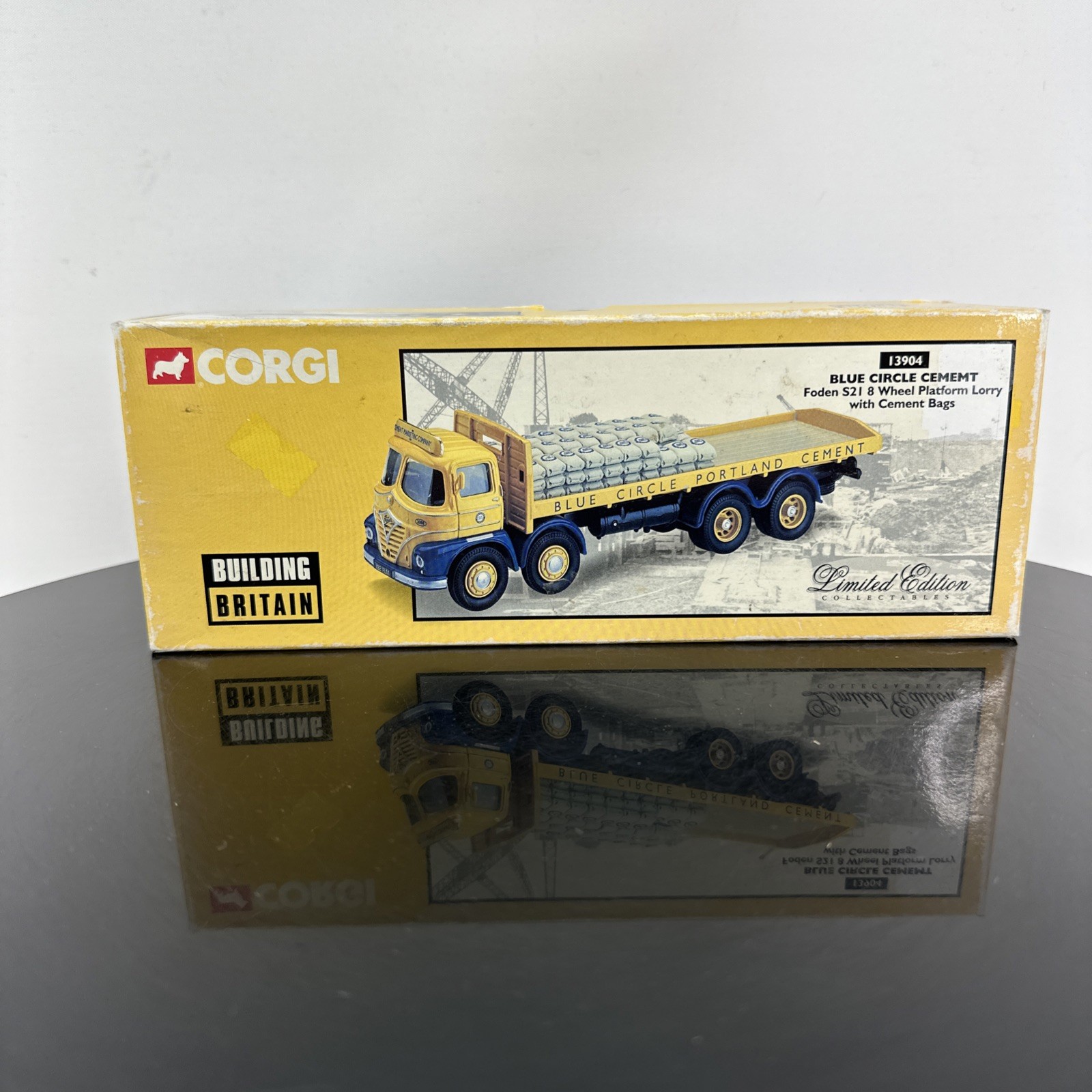 Corgi 13904 Blue Circle Cement Foden S21 8 Wheel Platform Lorry with Cement Bags