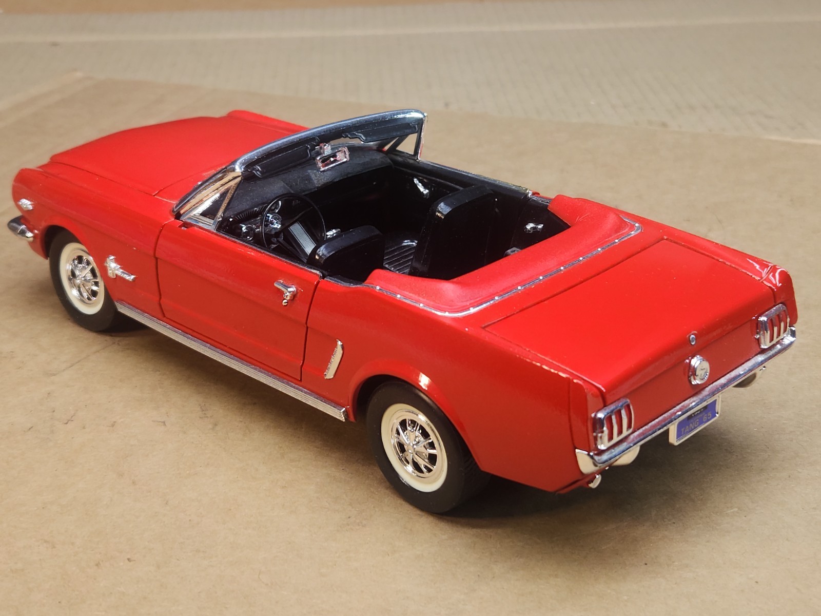 Mira 1965 Ford Mustang Convertible 1:18 Golden Line Collection Diecast Metal