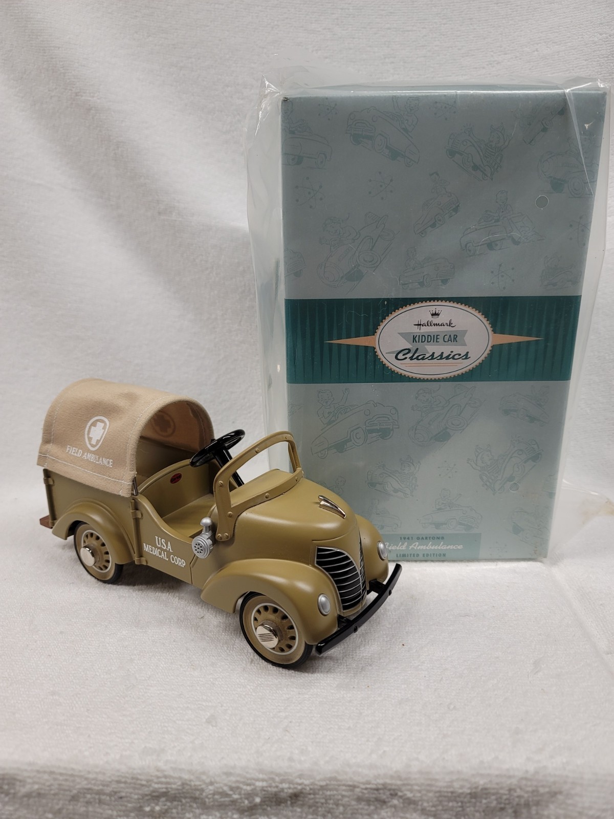 HALLMARK Kiddie Car Classics 1941 Garton Field Ambulance QHG9049 NIB