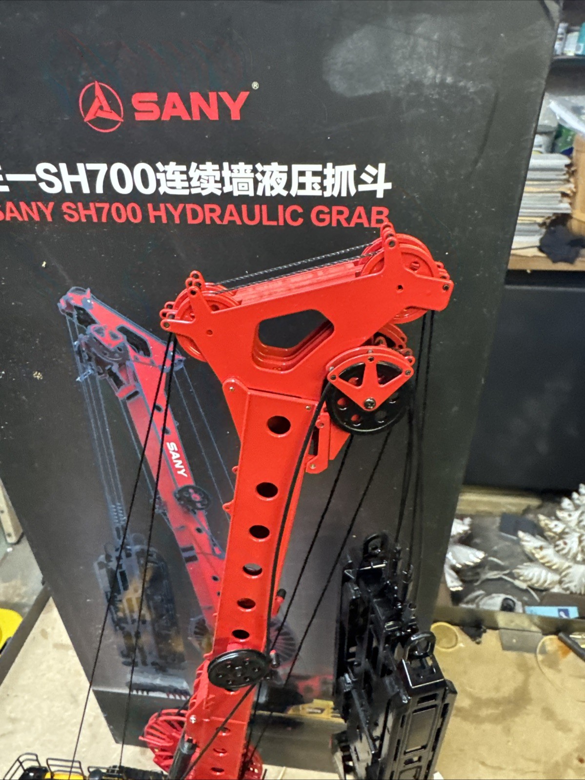Sany SH700 Hydraulic Grab 1/35 DIECAST Truck Pre-built Model D1