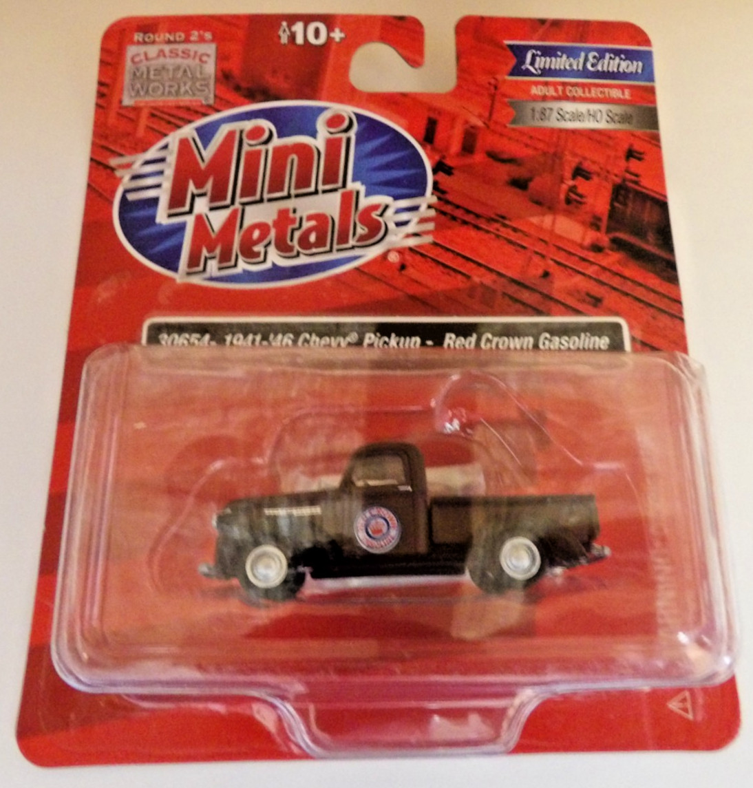 Classic Metal Works 30654 – 1941 – 46′ Chevy Pickup – Red Crown Gasoline – HO