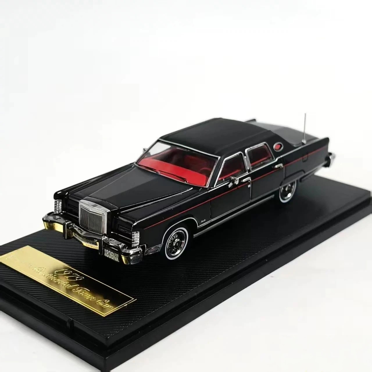 1:64 Turning Crush x SunStar 1979 Continental Town Car Black Diecast Model Car