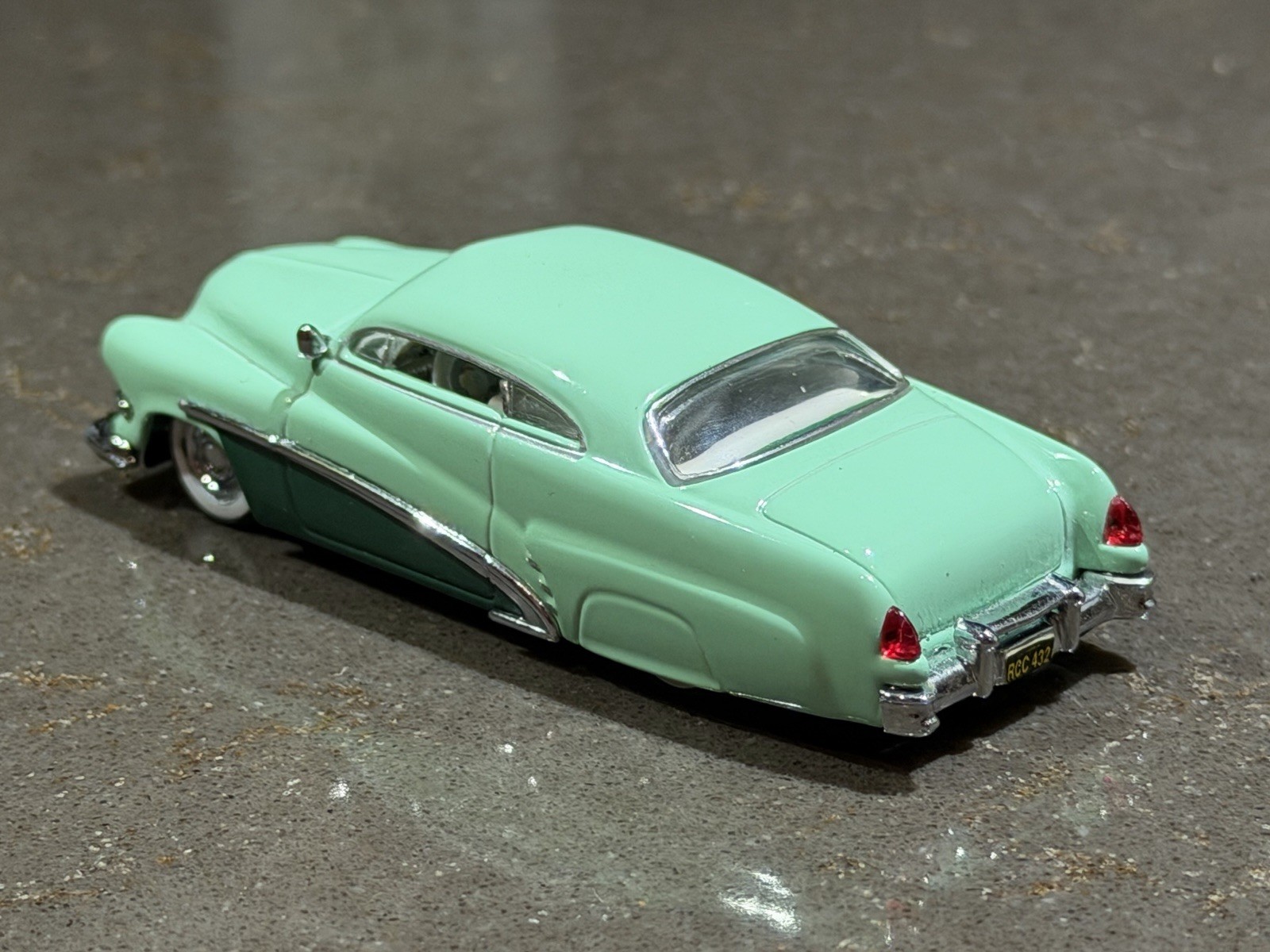 Hot Wheels 100% ROD & CUSTOM 51 MERC HIROHATA MERC 1:64