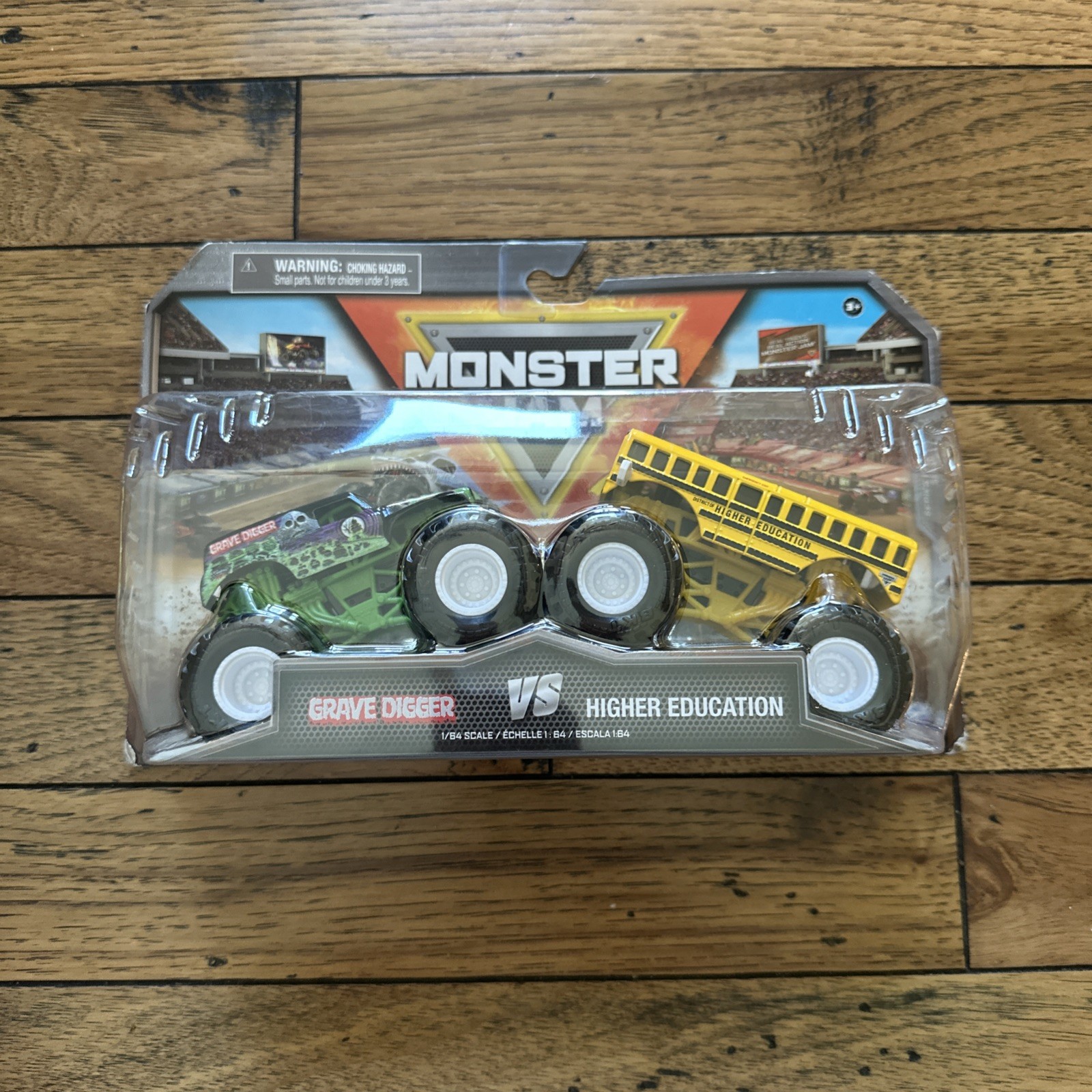 Monster Jam HIGHER EDUCATION VS GRAVE DIGGER Trucks Spin Master New