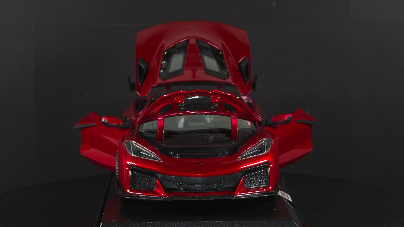 Corvette ZR1 Coupe 1:18 Maisto Exclusive Style Special Edition – Red