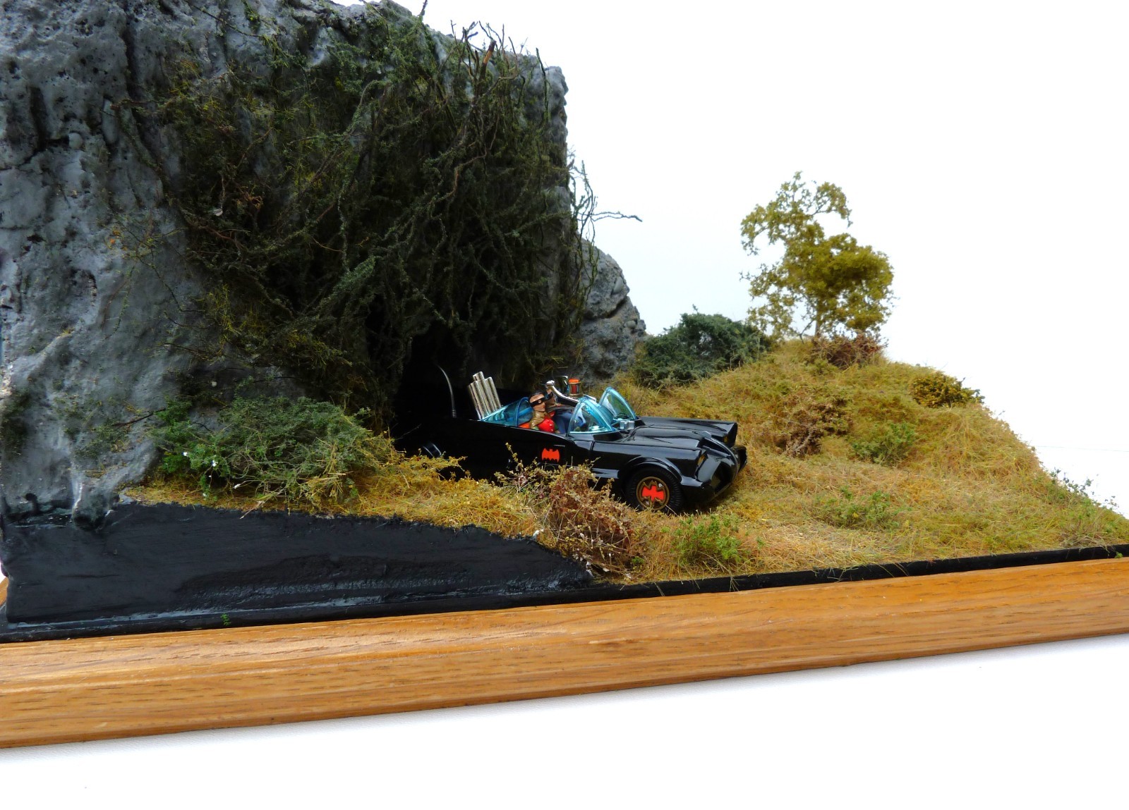 Batman Batcave Exit 1:43 diorama with Corgi Batmobile