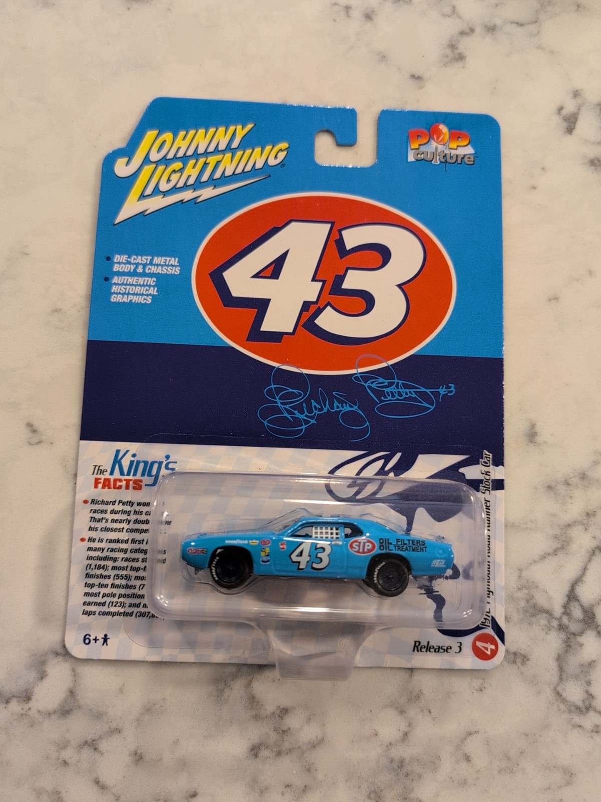 Johnny Lightning Pop Culture Richard Petty #43 1972 Plymouth Road Runner
