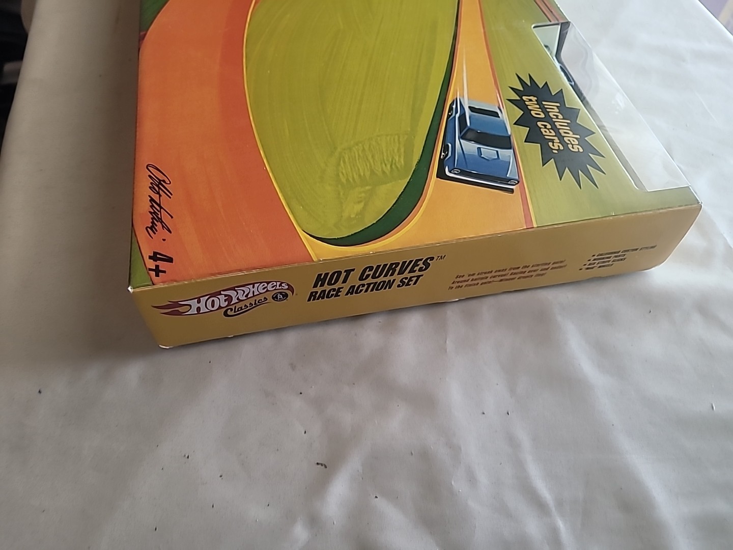 Hot Wheels Classics Hot Curves Race Action Set Complete With 2 CarsUnopened Box.