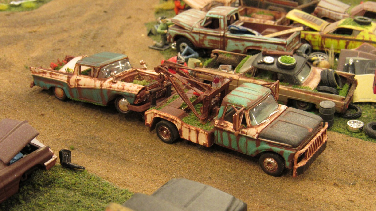 CUSTOM BUILT WEATHERED RUSTY JUNK PARTS YARD 1957 FORD RANCHERO CAR TRUCK 1:64/C