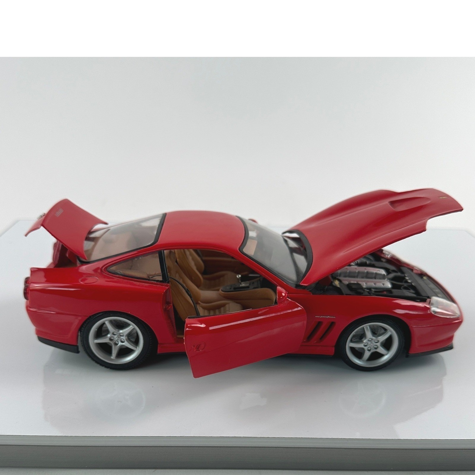 Ferrari Diecast Model Car Red 550 Maranello Pininfarina 1:18 Rosso Corsa