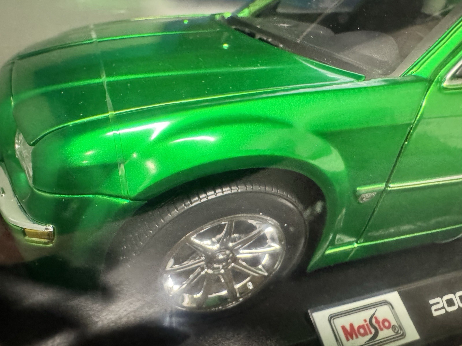 Maisto 1:18 2005 Chrysler HEMI 300C Diecast Model Car Special Edition Green