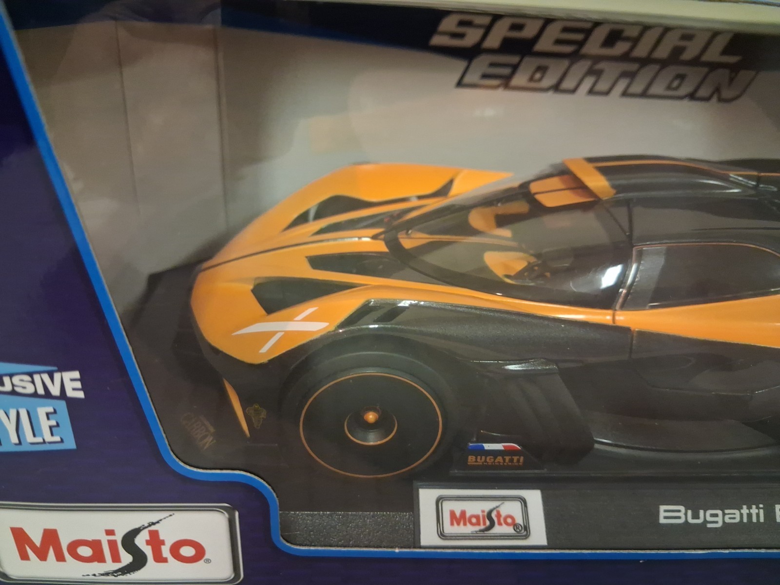 BUGATTI BOLIDE Masito 1:18 SCALE DIECAST RACE CAR EXCLUSIVE STYLE Orange / Gray