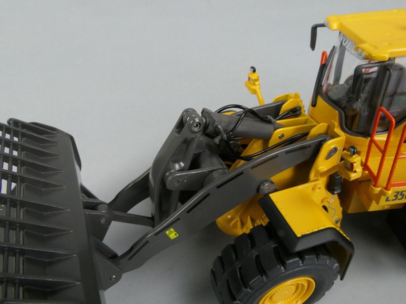 for MOTORART For Volvo L350H Wheel Loader 1/50 DIECAST Truck Pre-built Model