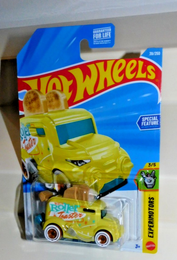HOT WHEELS 2025 #39 ROLLER TOASTER