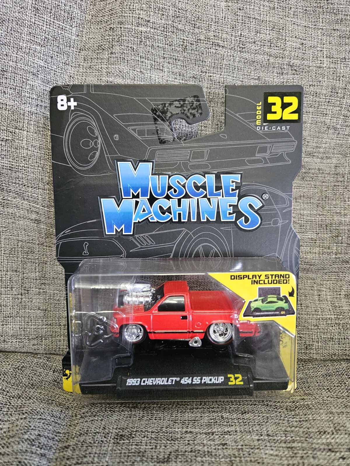 Muscle Machines 1:64 1993 Chevrolet 454 SS Pickup Truck Red 15572RD