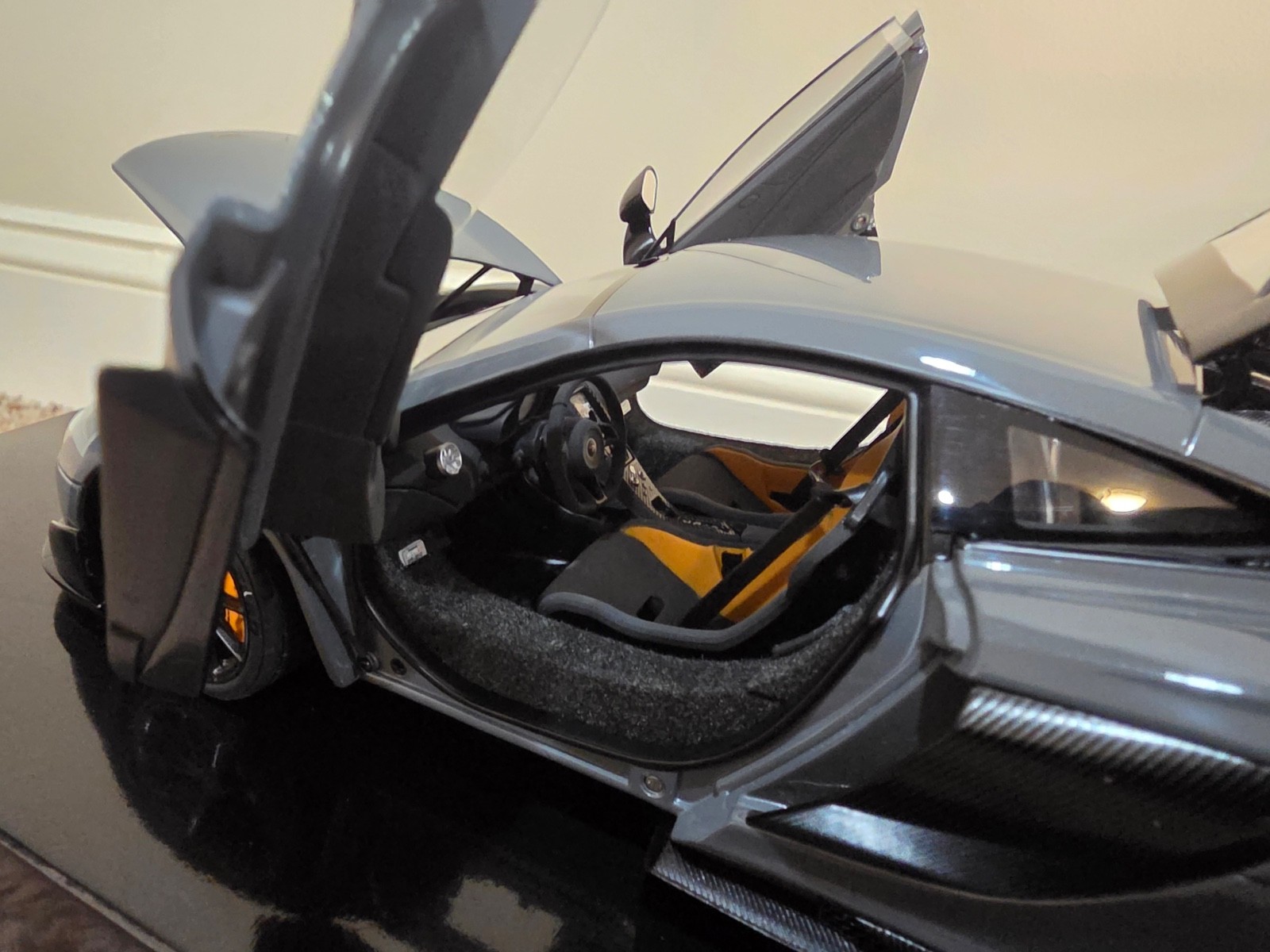 AUTOart 1/18 Mclaren 675LT Chicane GREY 76047