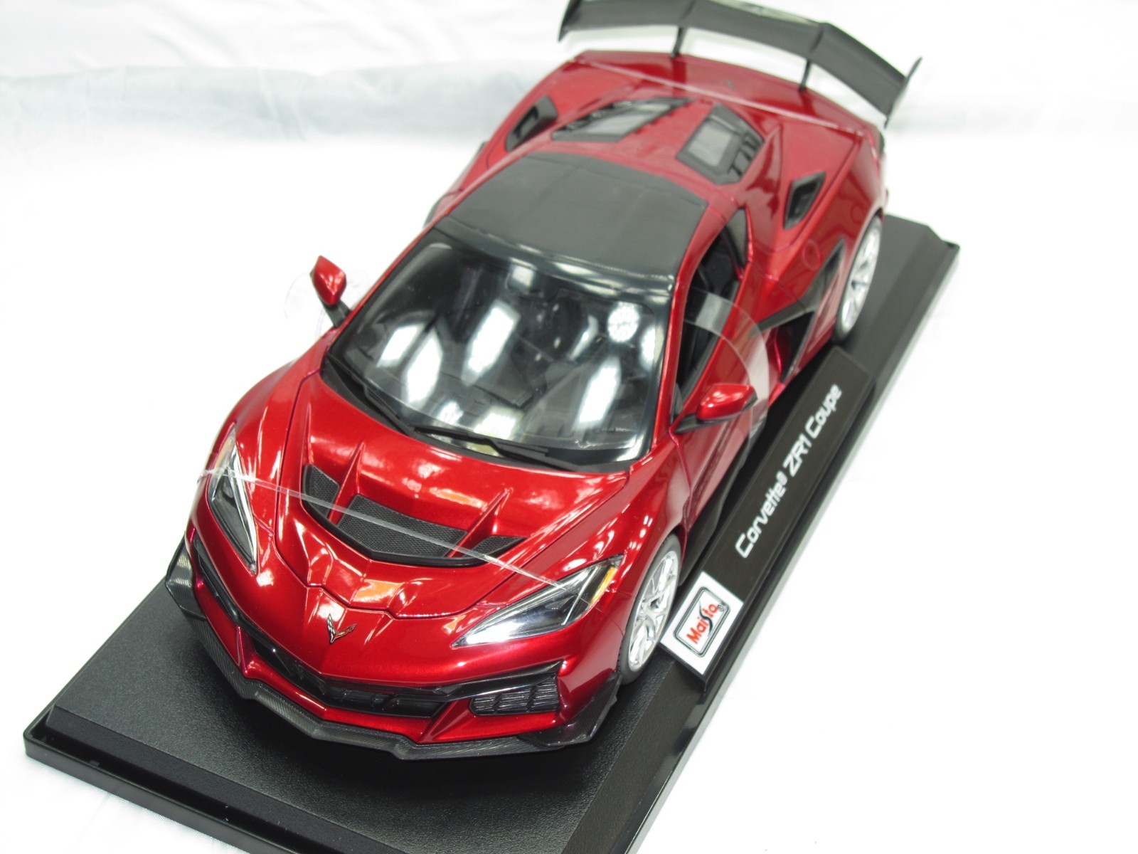 2025 CORVETTE ZR1 STINGRAY METALLIC RED NEW IN BOX 1:18