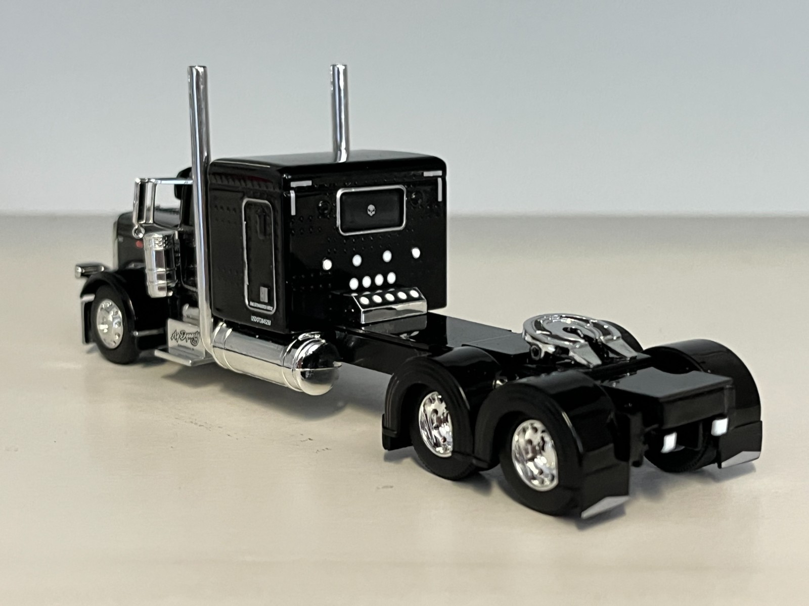 1/64 DCP BLACK PETERBILT 389 63″ BUNK 320″ FRAME (6.5″ long)