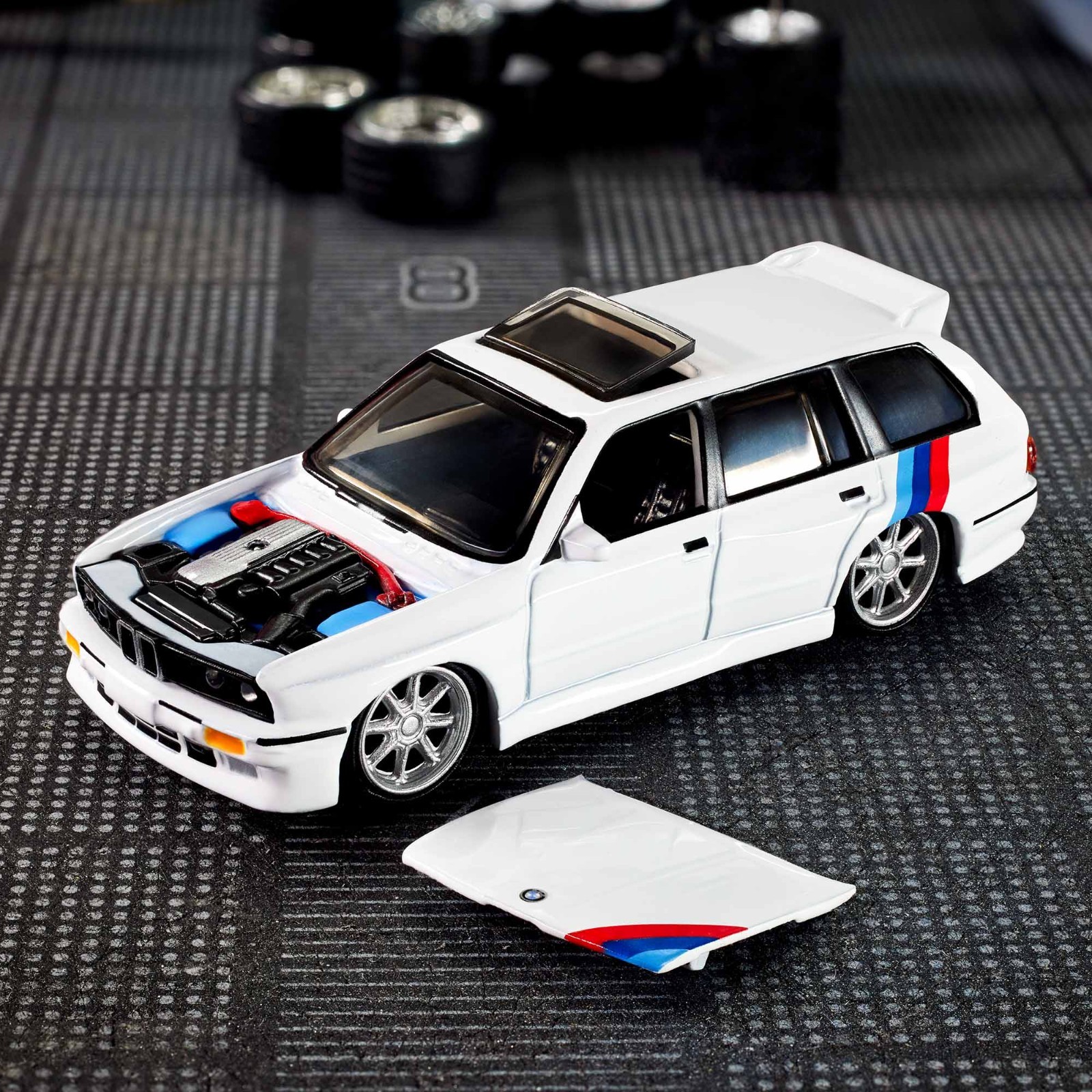 Mattel Exclusive Hot Wheels Collectors Elite 64 1990 BMW 318i Touring (HNJ60)