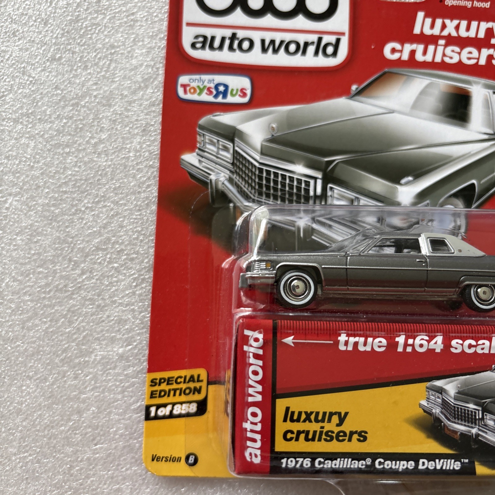 Auto World 1976 Cadillac Coupe DeVille 1 of 858 Toys R Us Exclusive See Pictures