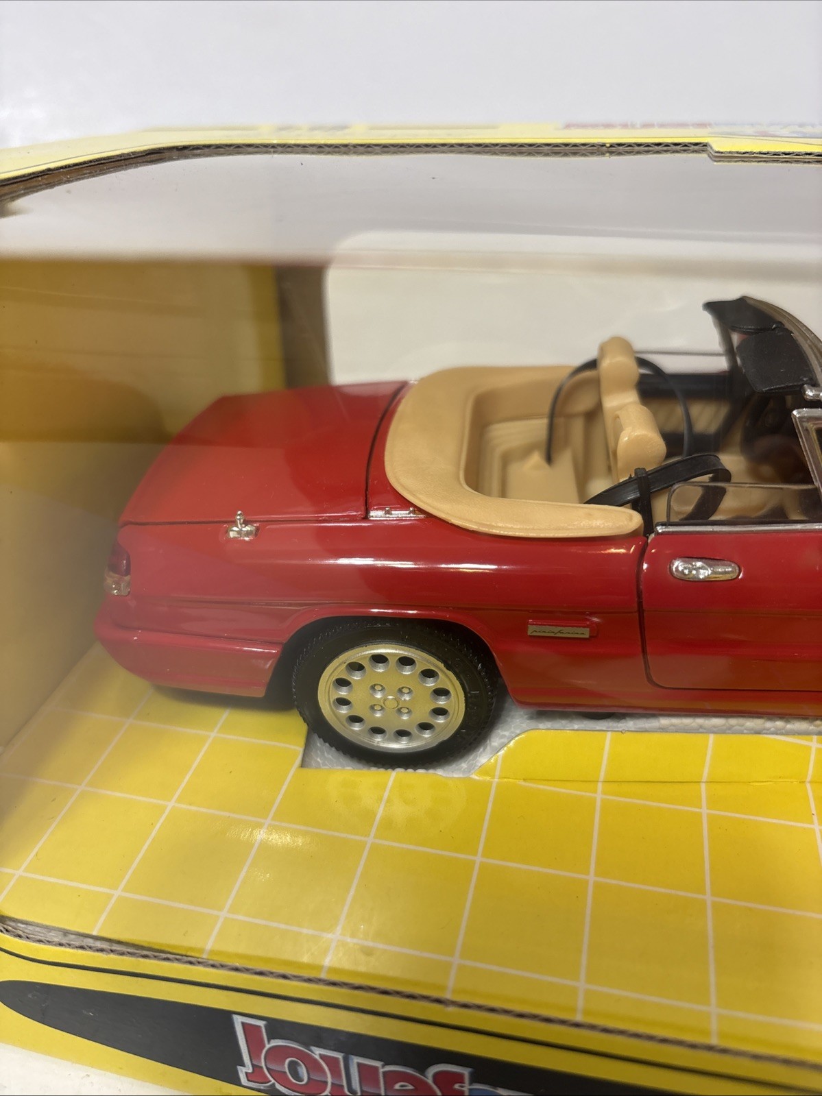 1:18 Alfa Romeo Spider 1.0 Red Jouef Evolution #3301 Diecast Car Italy