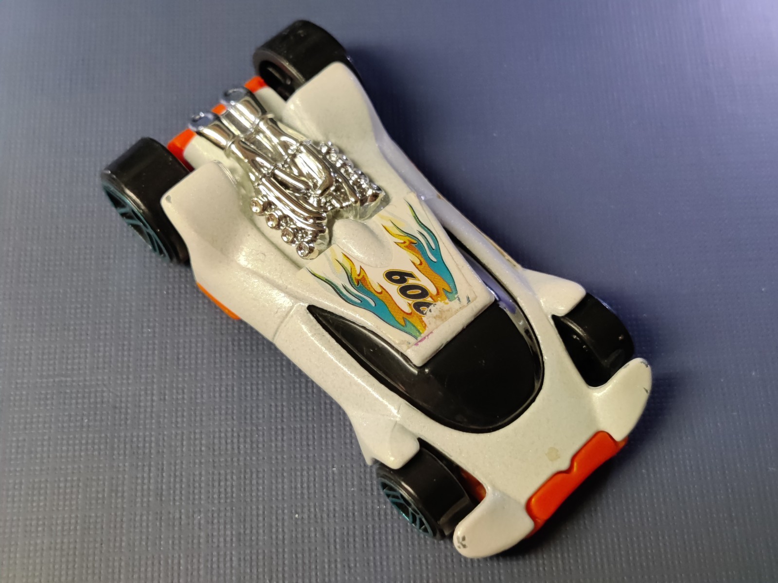 Hot Wheels 2009 White Exclusive McDonald’s Diecast Racing Car 909 ~ Loose