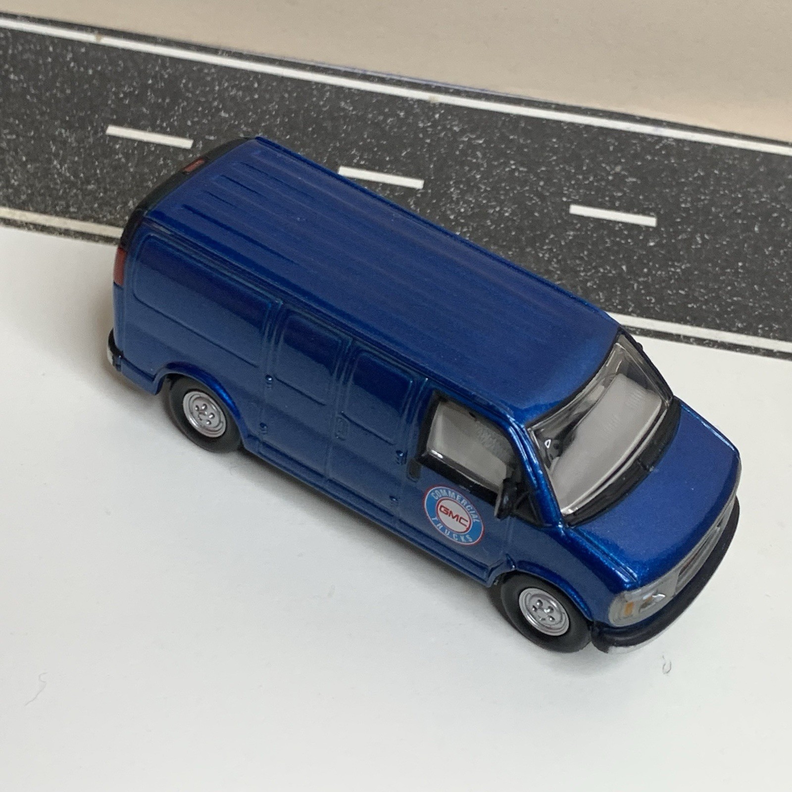 Johnny Lightning Working Class 2000 GMC Savana Van Blue “Commercial Trucks” NM