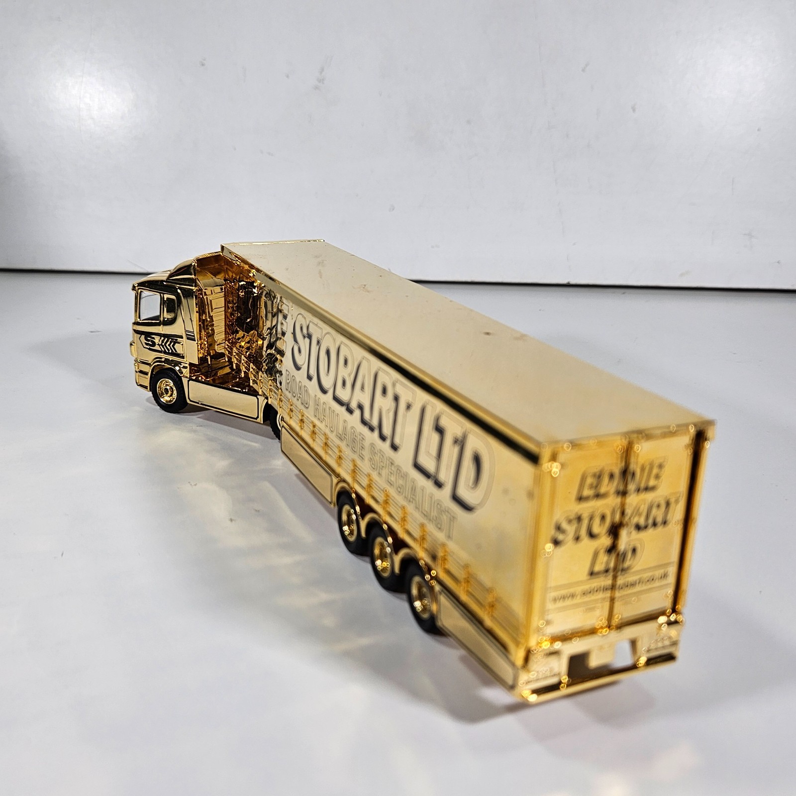 Corgi 1:64 Scale Eddie Stobart Story Gold Plated Scania Truck CC86610 Box Model.