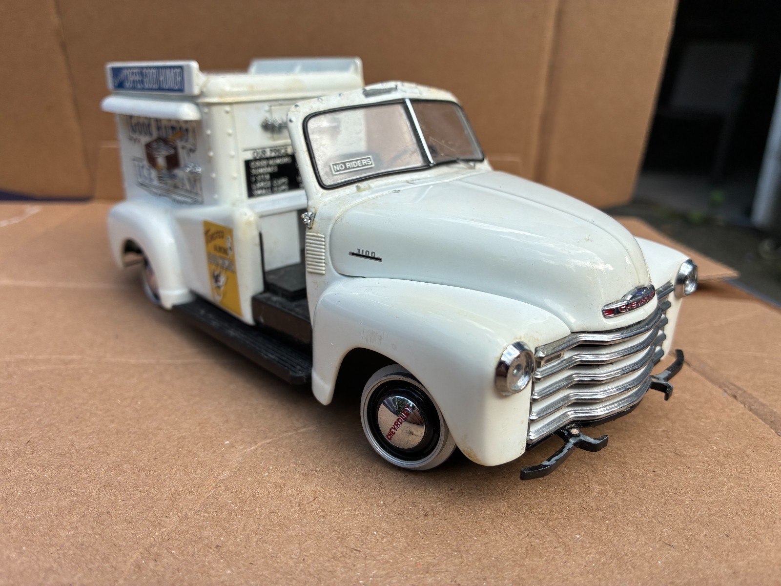 Danbury Mint 1953 Chevy Good Humor ice cream truck-missing parts