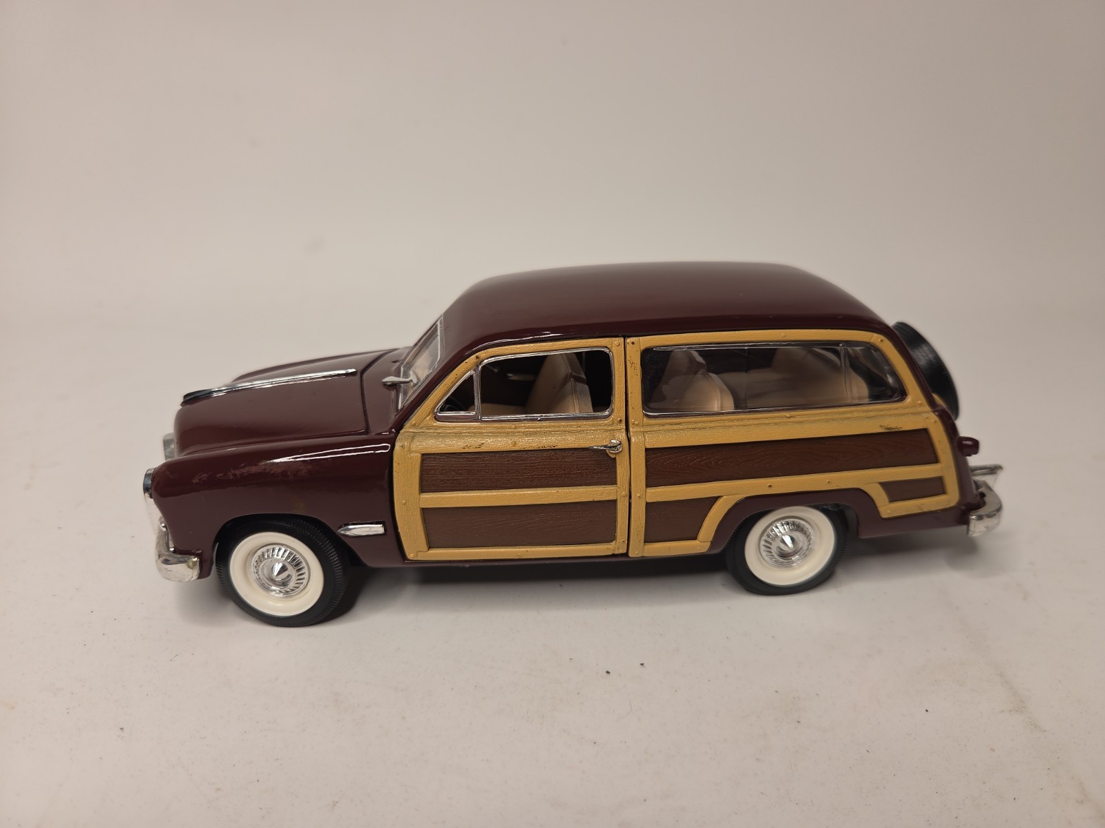 Motor Max Diecast 1:24 Scale 1949 Ford Woody Wagon Bright Red No Box 73260