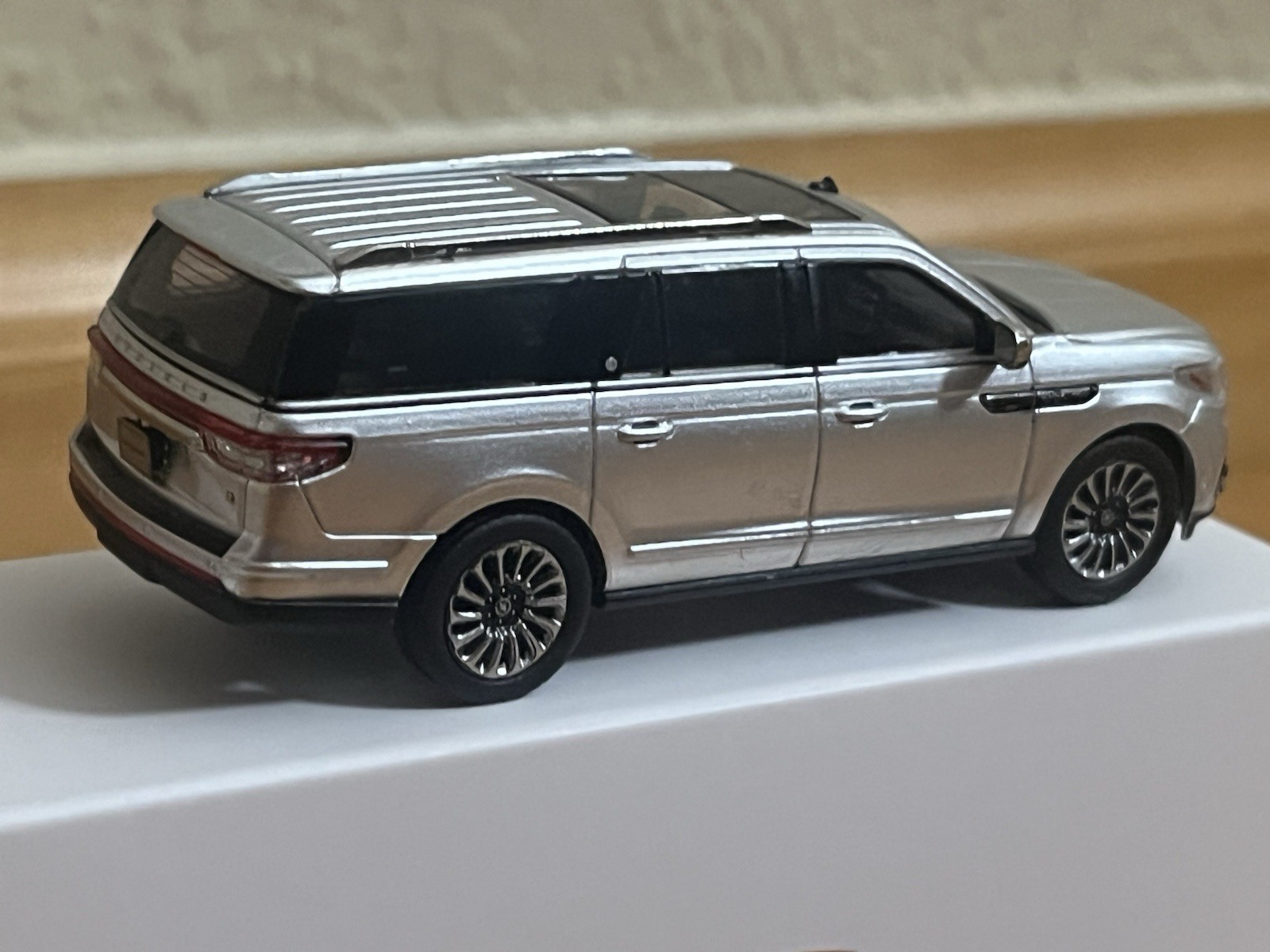 WTX 1:64 2018-2021 Lincoln Navigator L Reserve Silver W/ Folding Running Boards