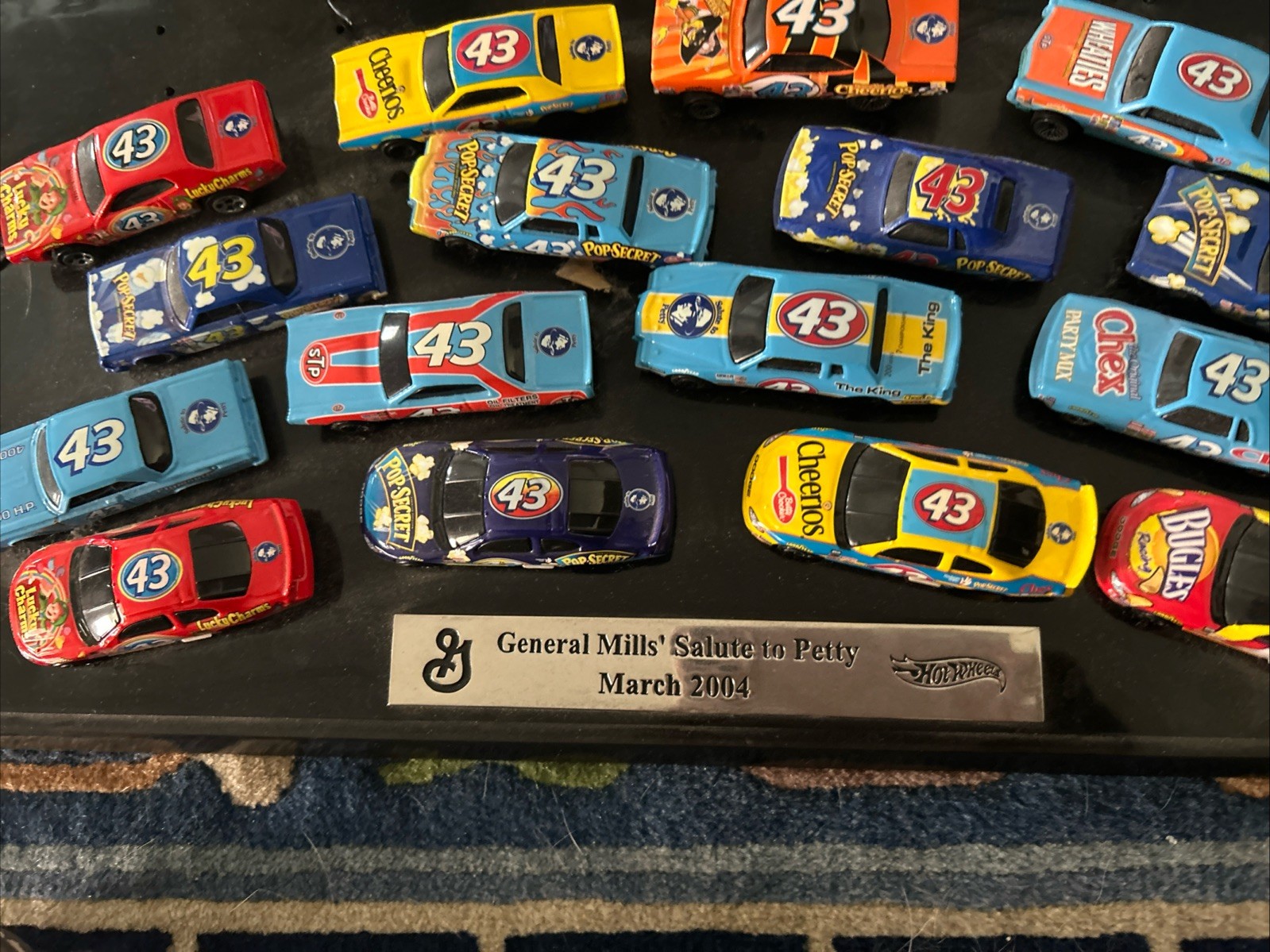 Hot Wheels 2004 Richard Petty #43 General Mills Salute to Racing 16 Car Set