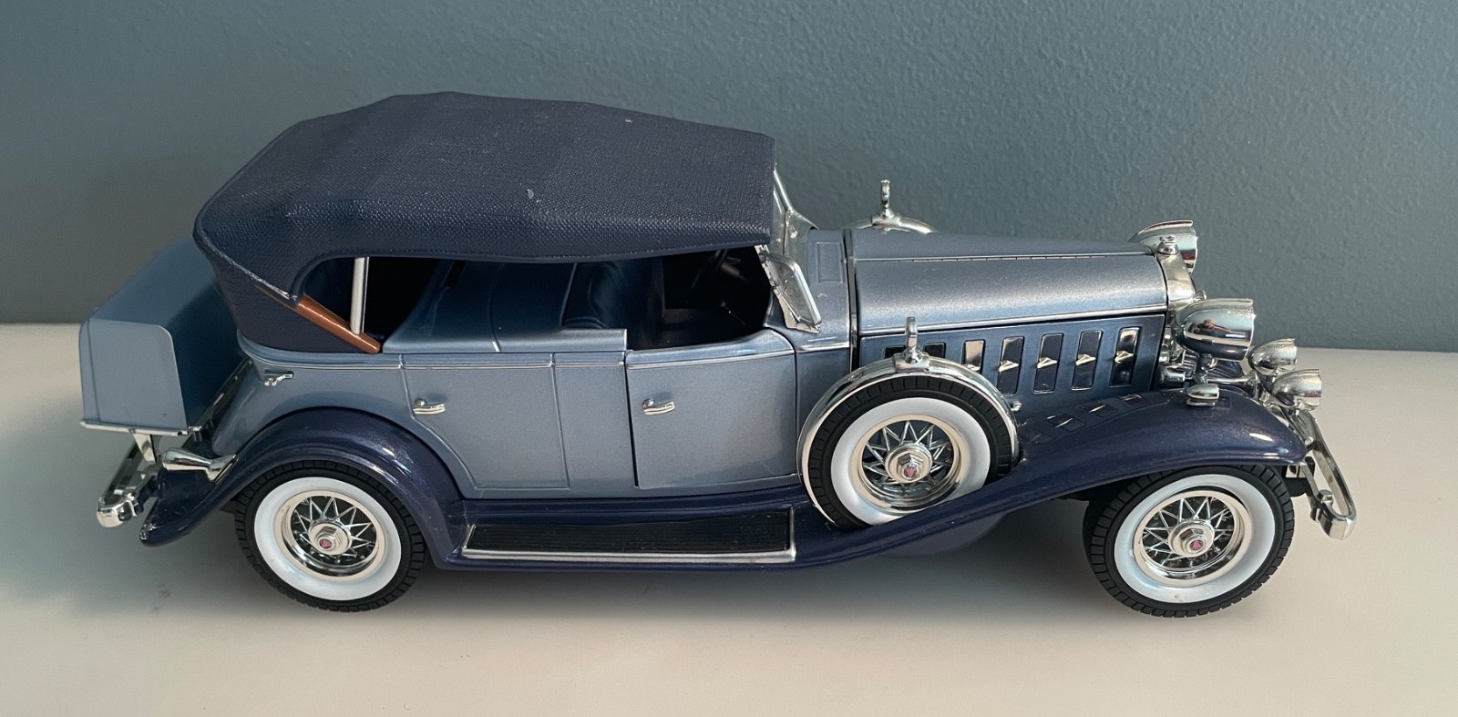 Auto World 1932 Cadillac V16 Sport Phaeton – 1:18 Scale Die Cast – Original Box