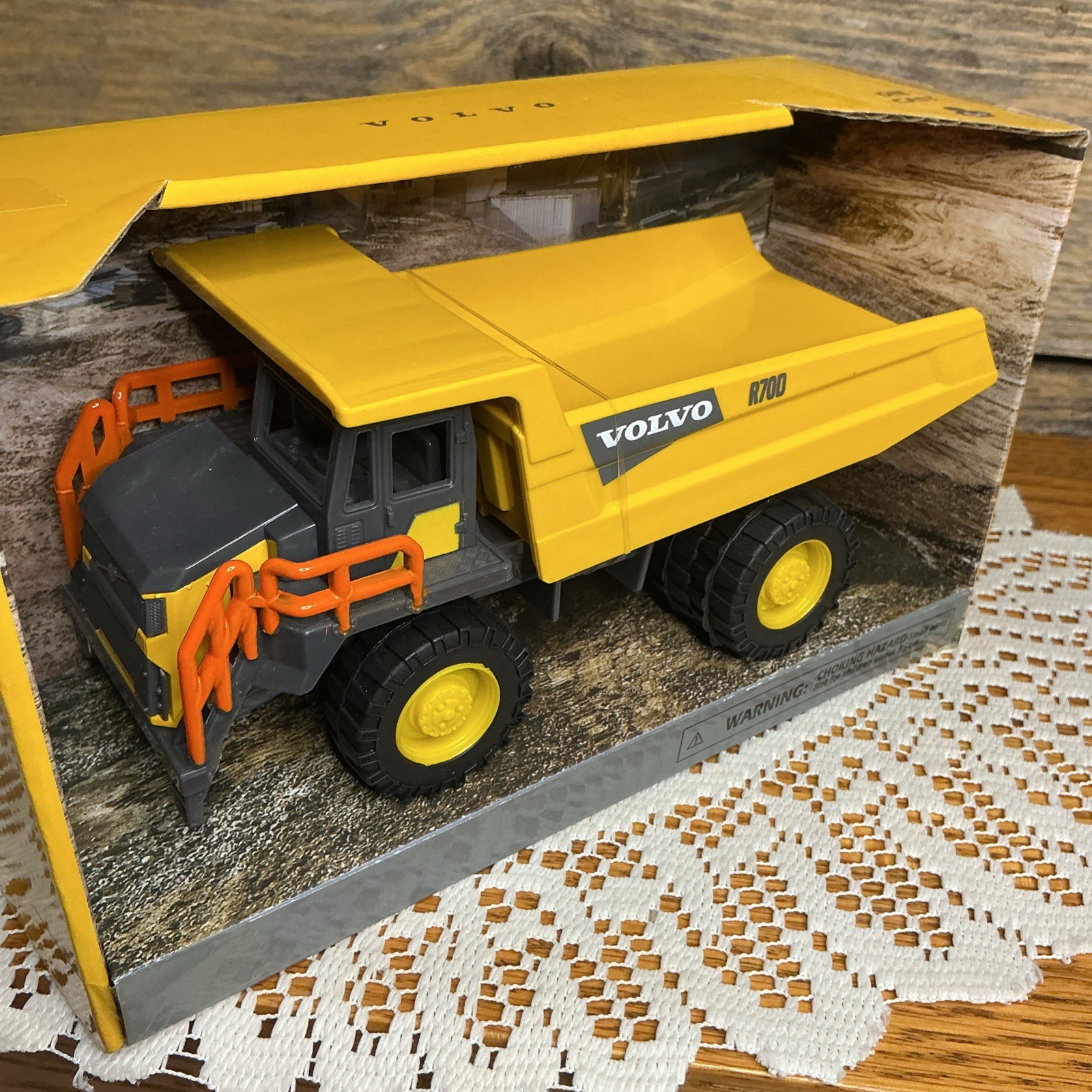 Volvo Dump Truck R70D, Die-Cast and Plastic – Toy Dump Truck Kids