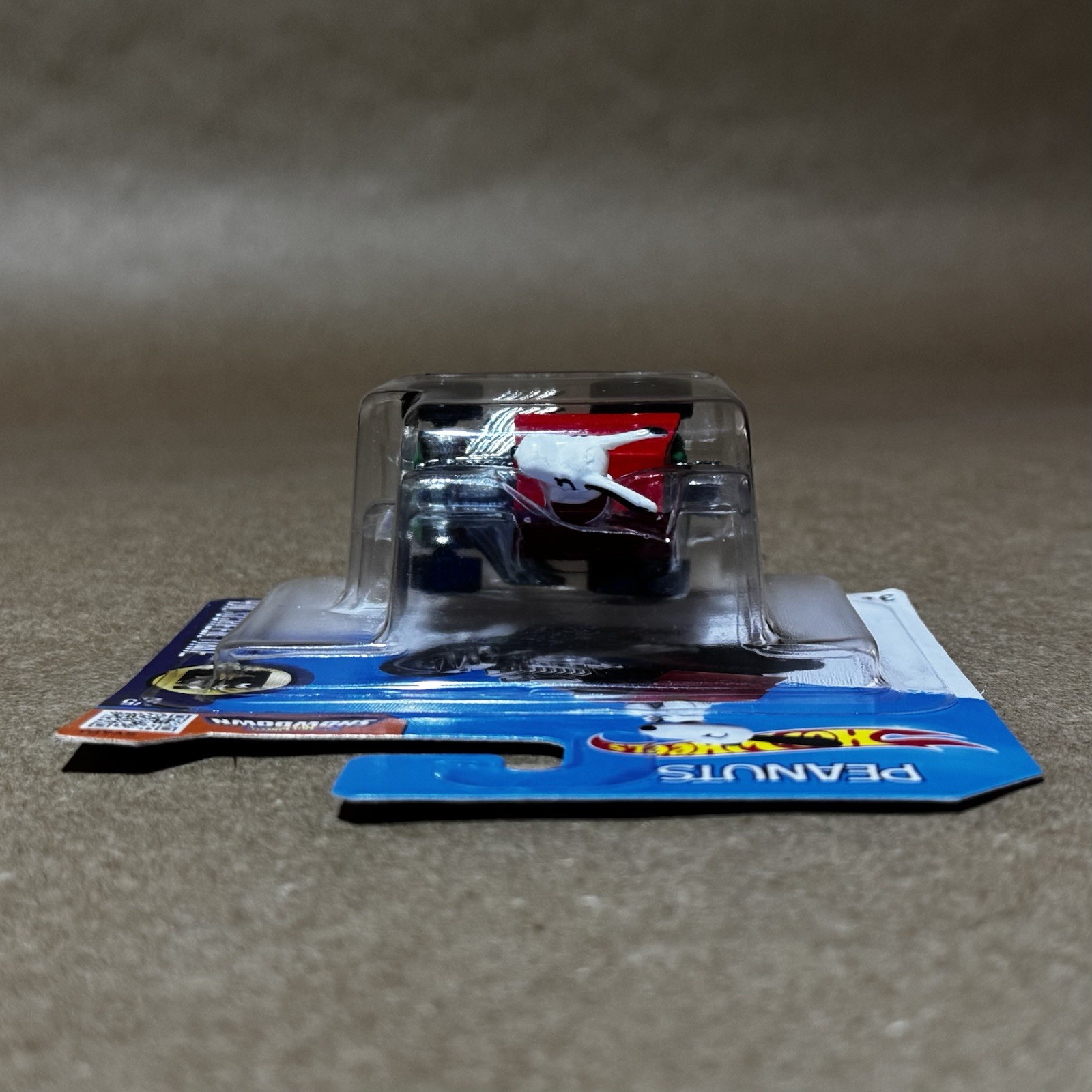 2016 Hot Wheels HW Screen Time Peanuts SNOOPY With Doghouse 222/250 Short Card