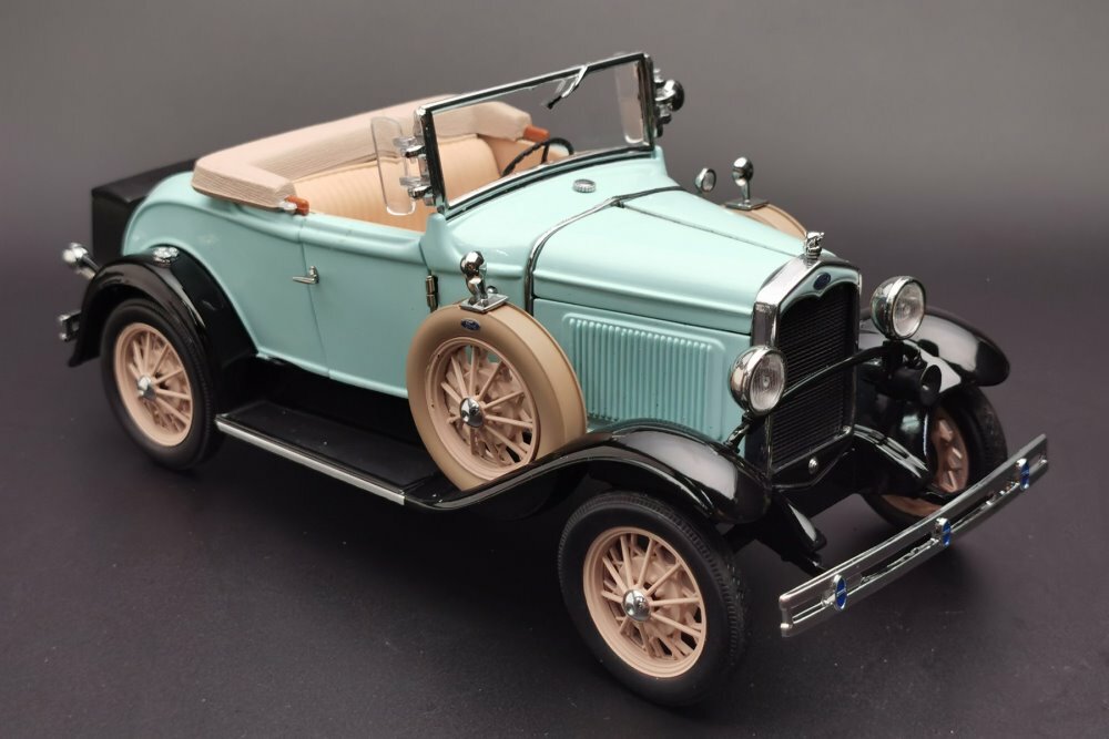 1931 FORD MODEL A ROADSTER 1/18 scale DIECAST CAR SUN STAR 6126