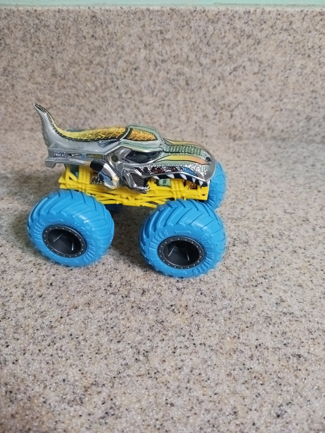 1:64 Hot Wheels Monster Trucks MEGA-WREX Beast Bashers Die Cast And Plastic
