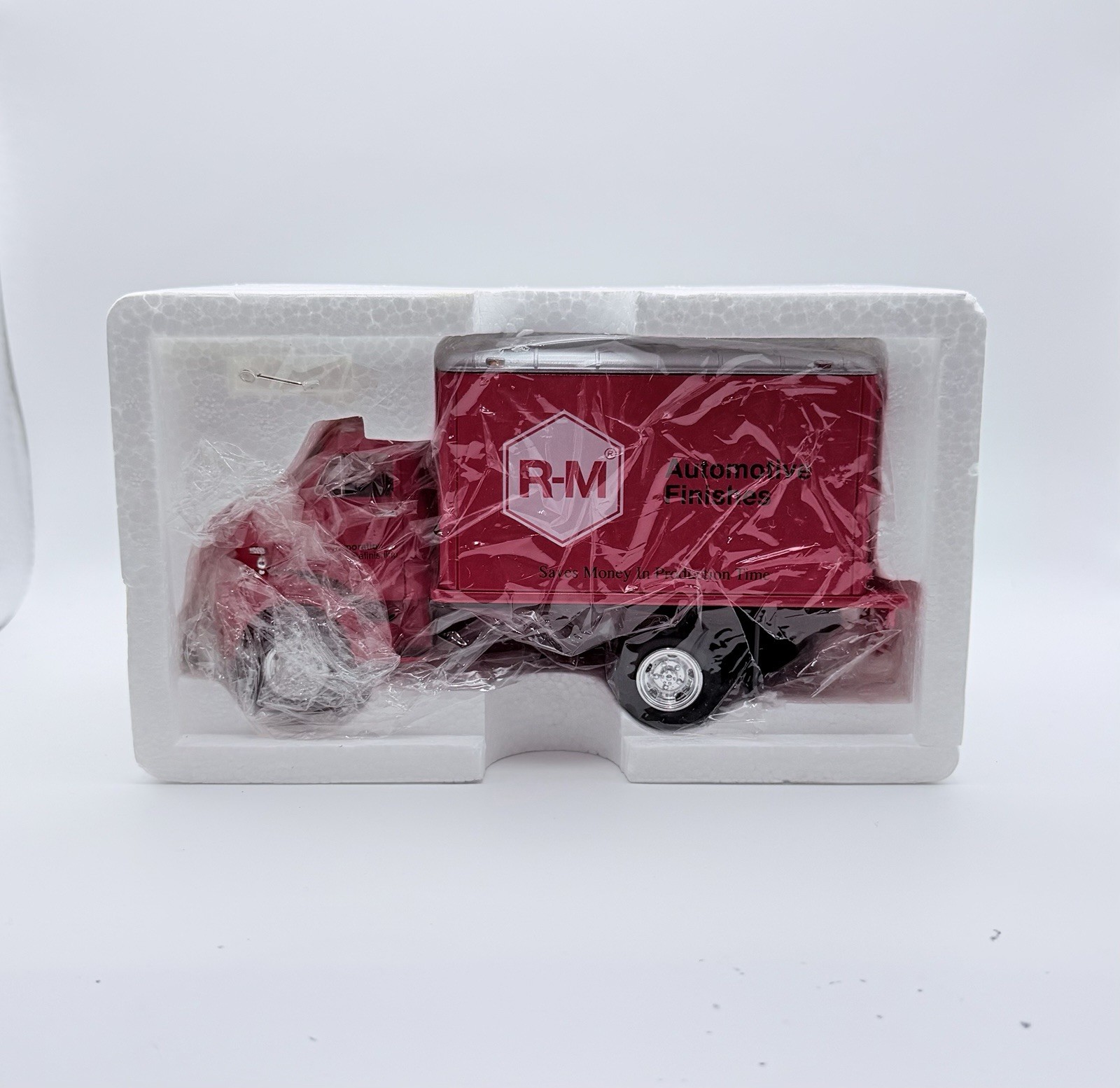 GMC Truck R-M Automotive Finishes 1952 GMC Dry Goods Van NIB Red 1992 1st Gear
