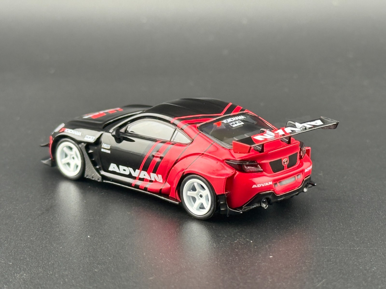 Mini GT Toyota GR86 HKS TYPE R ADVAN – 2022 Tokyo Auto Salon #956 1/64